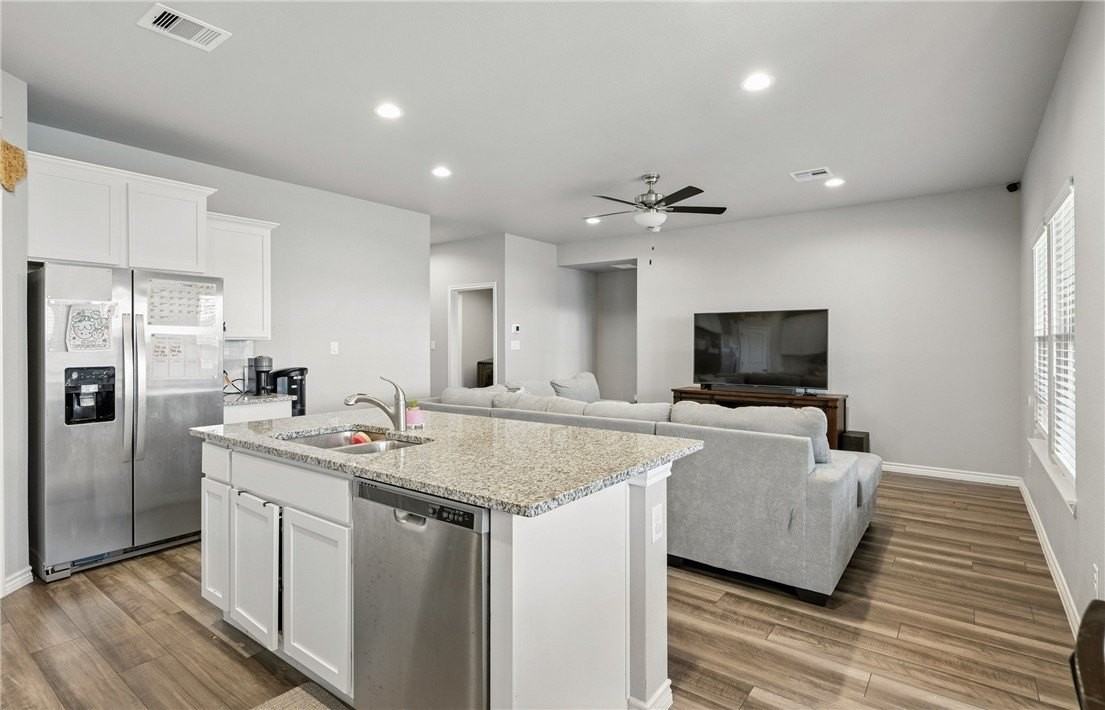 1293 Carnaby St - Photo 4 of 11