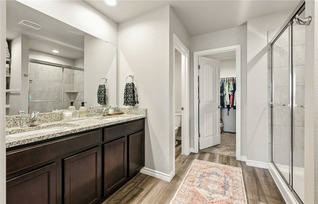 1293 Carnaby St - Photo 5 of 11
