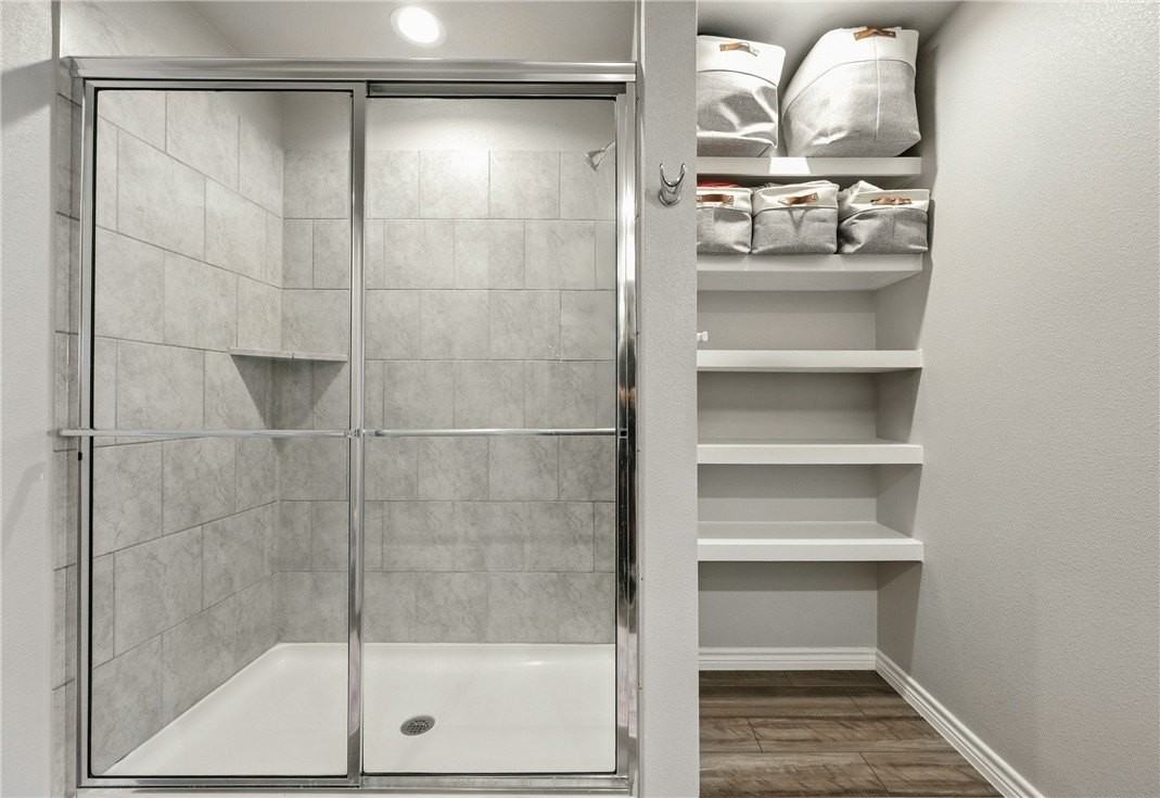 1293 Carnaby St - Photo 6 of 11