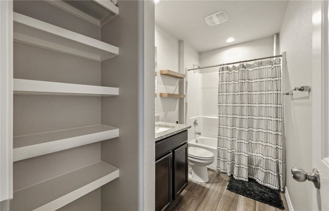 1293 Carnaby St - Photo 7 of 11