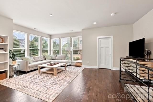 340 Uptown West Dr - Photo 4 of 16