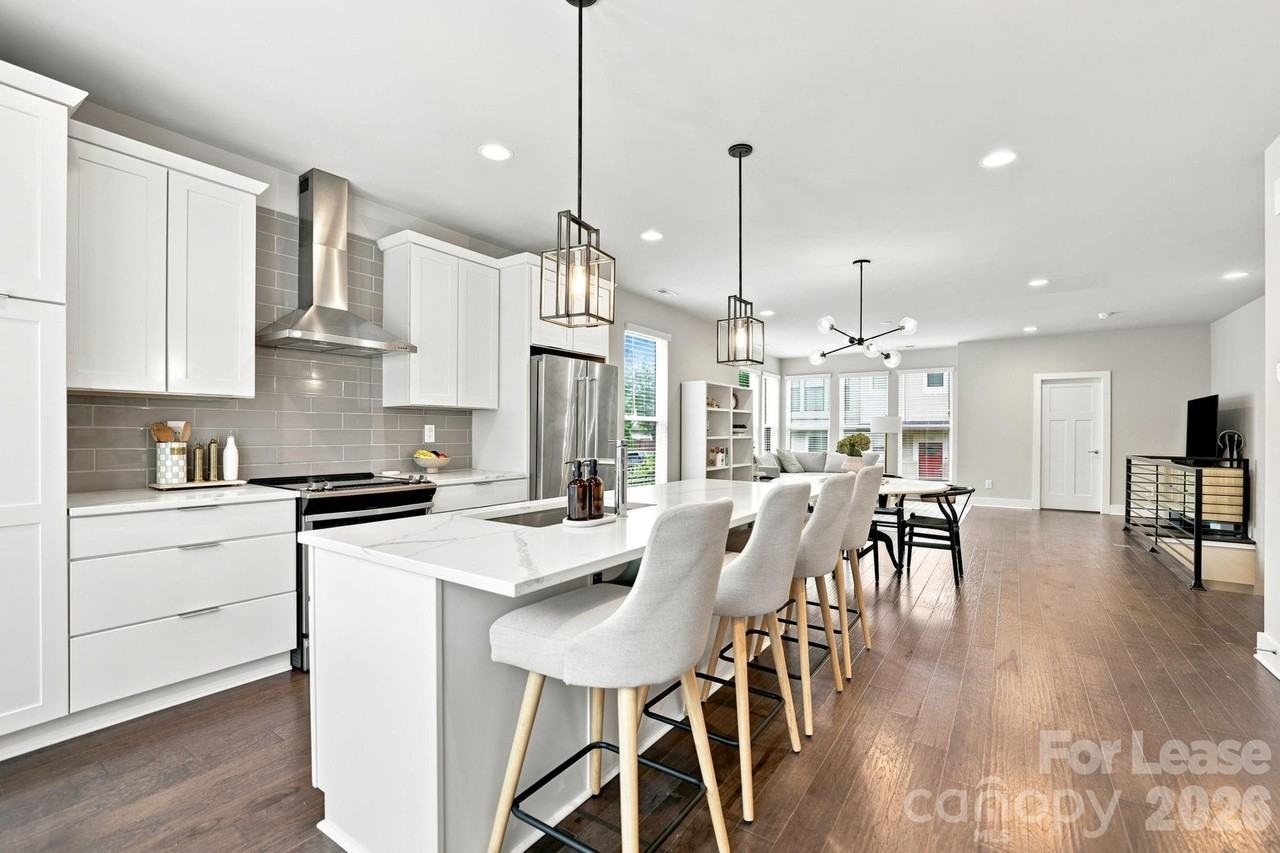 340 Uptown West Dr - Photo 5 of 16