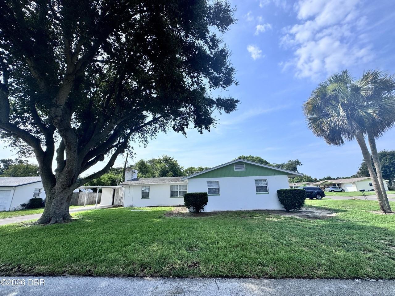 2405 Kenilworth Ave - Photo 3 of 10