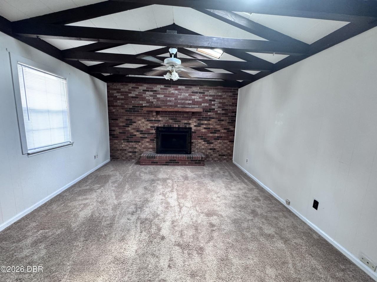2405 Kenilworth Ave - Photo 5 of 10
