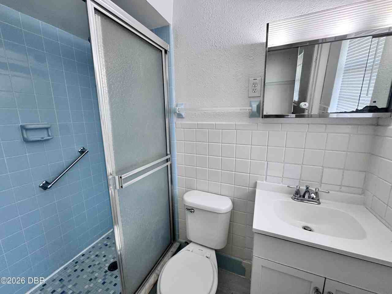 2405 Kenilworth Ave - Photo 7 of 10