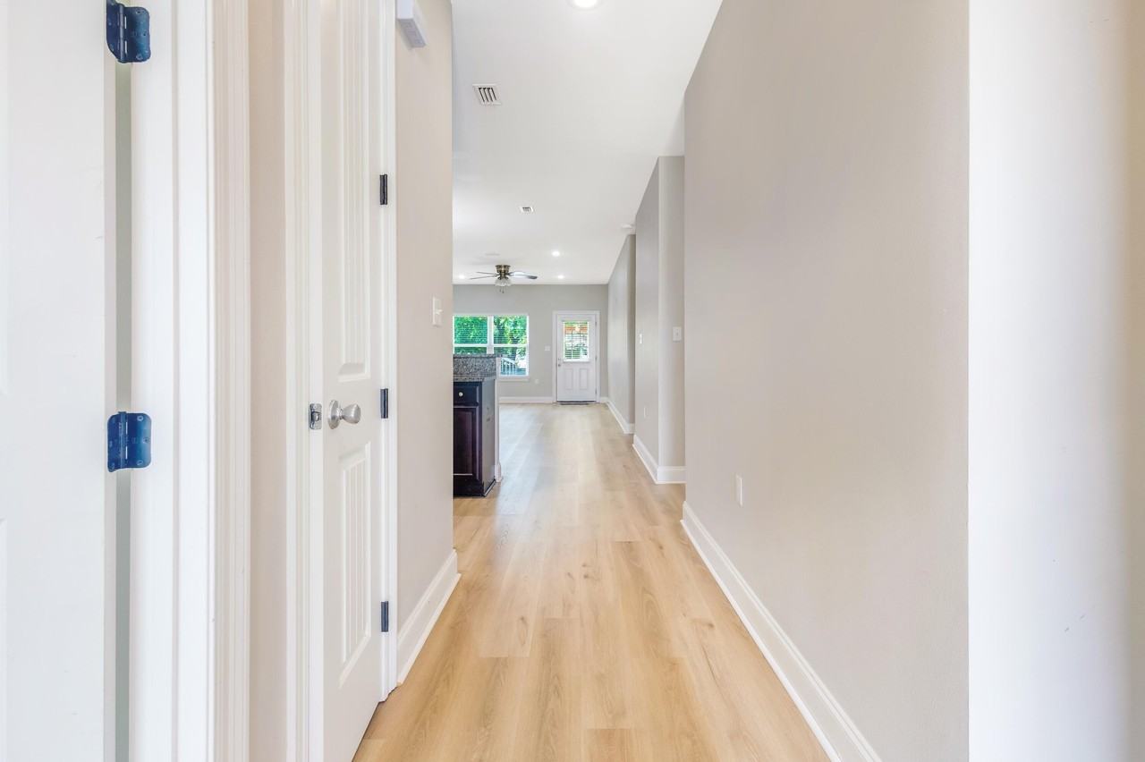 557 Valparaiso Pkwy - Photo 3 of 32