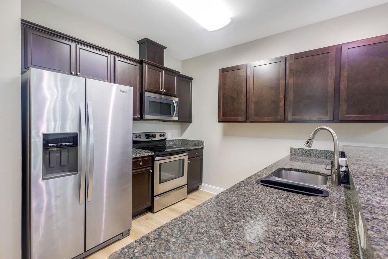 557 Valparaiso Pkwy - Photo 4 of 32