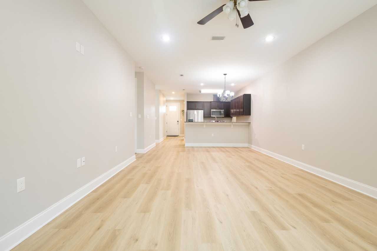 557 Valparaiso Pkwy - Photo 7 of 32
