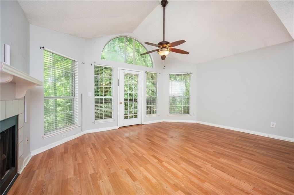 915 Wentworth Ct - Photo 3 of 24