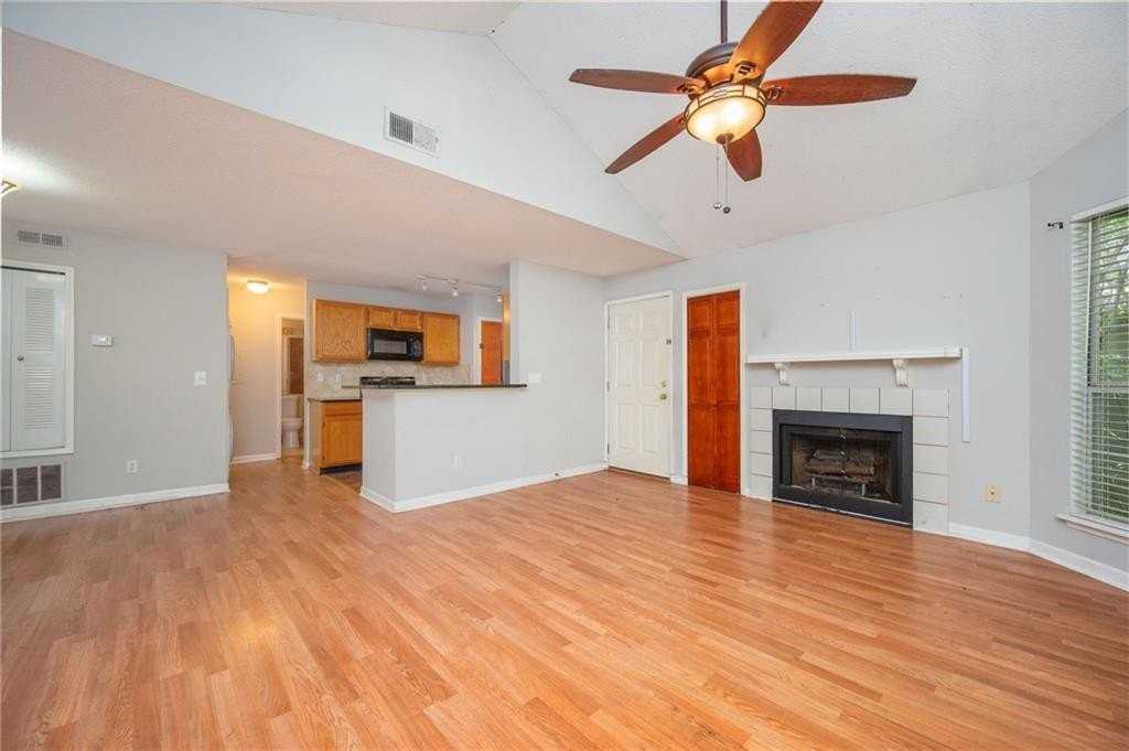 915 Wentworth Ct - Photo 5 of 24