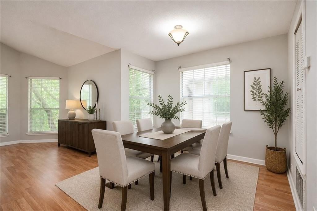915 Wentworth Ct - Photo 6 of 24