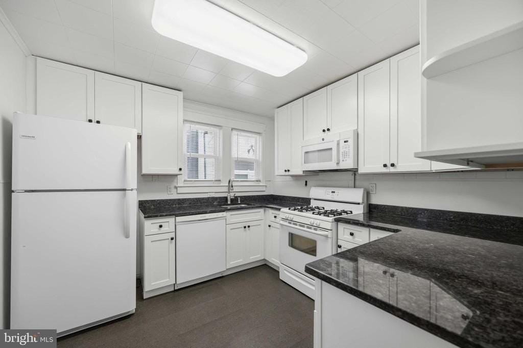3323 Tilden St - Photo 5 of 36