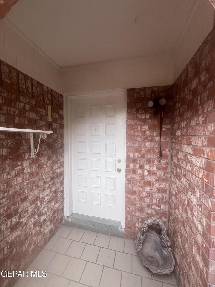 5017 Mccormick Ln - Photo 3 of 27