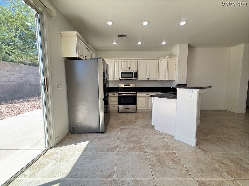 10677 Windrose Point Ave - Photo 6 of 22