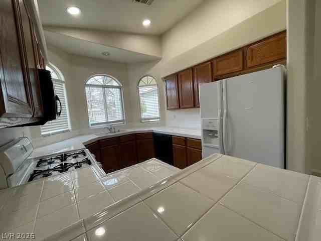 509 First Light St - Photo 4 of 20