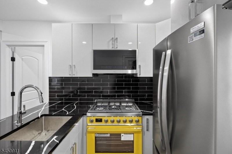 24 Dean St #1 - Photo 6 of 41