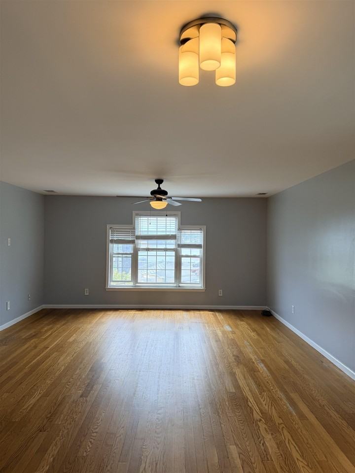 143 W 1st St #2 - Photo 5 of 18