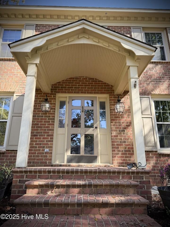 703 Daventry Dr - Photo 5 of 50