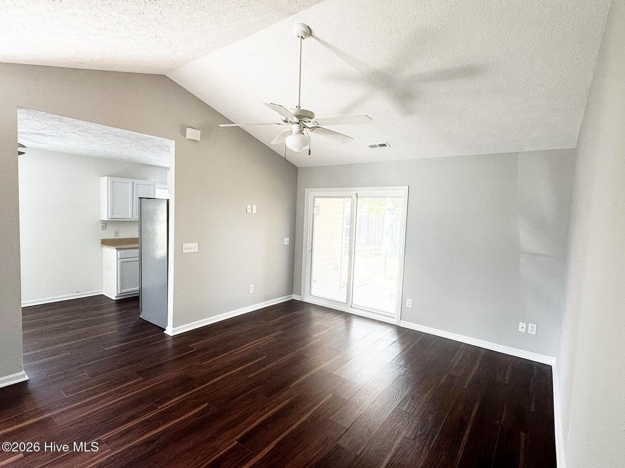 2711 Ashby Dr - Photo 2 of 12