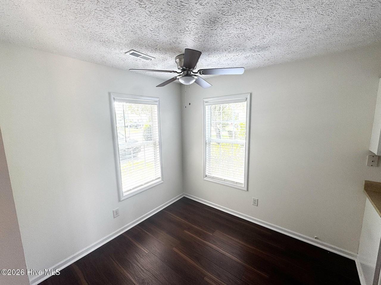 2711 Ashby Dr - Photo 4 of 12
