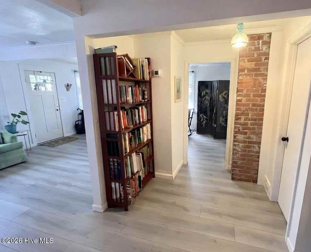 1409 Wooster St - Photo 5 of 45