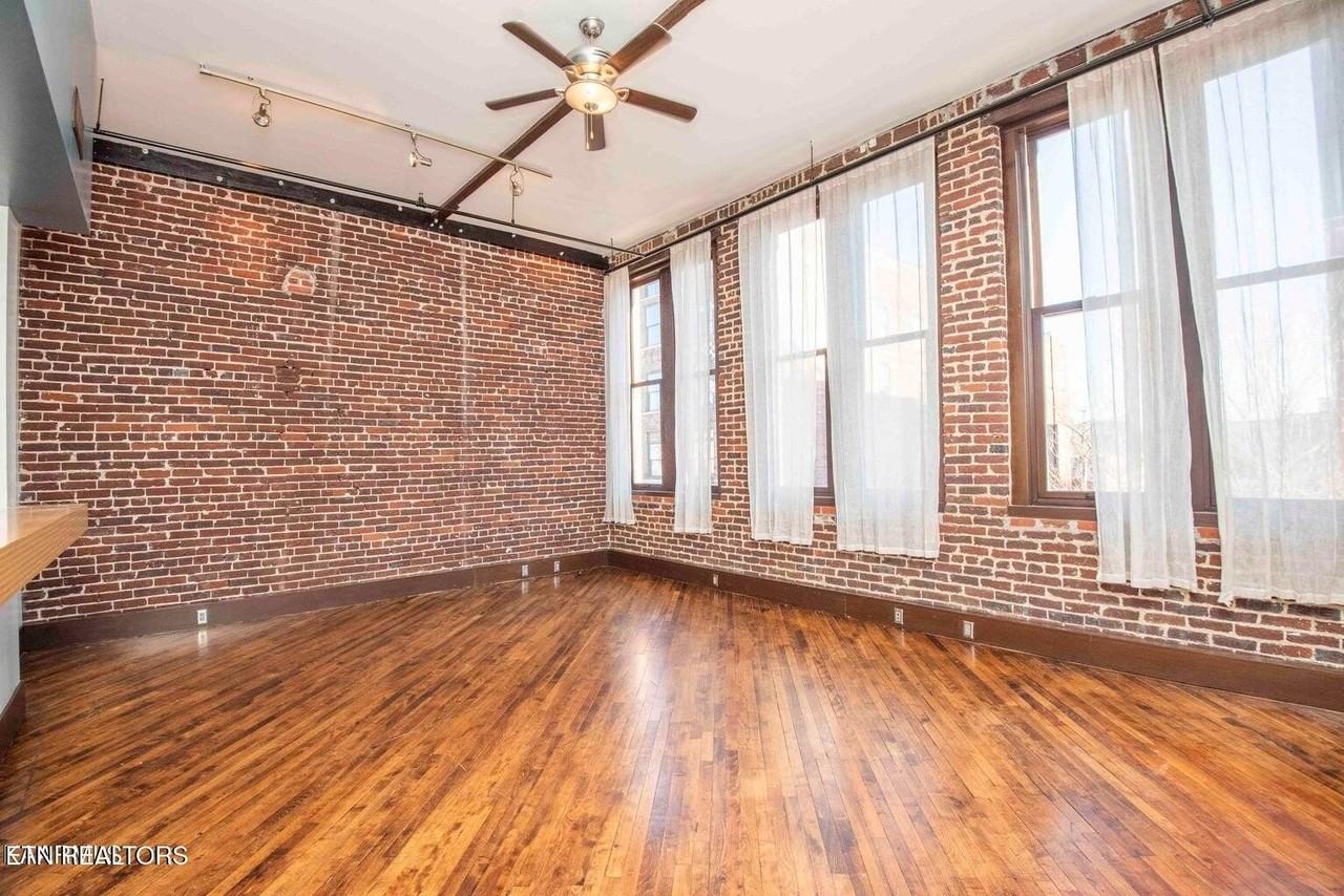 129 W Jackson Ave #202 - Photo 5 of 30