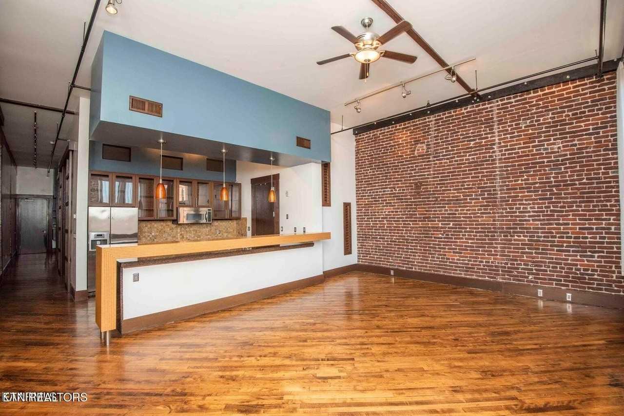 129 W Jackson Ave #202 - Photo 6 of 30