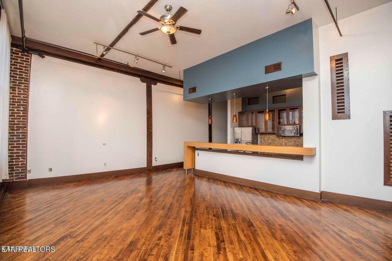 129 W Jackson Ave #202 - Photo 7 of 30