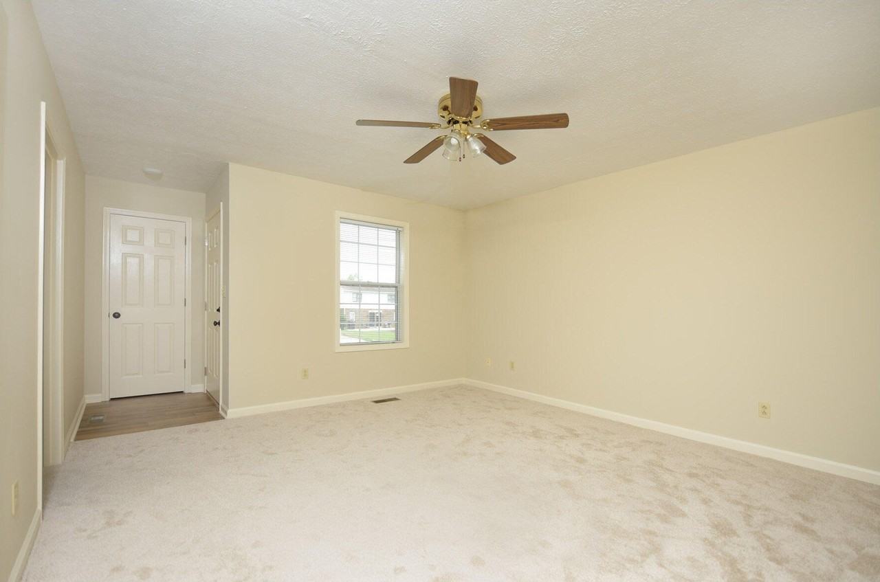 107 Oakmont Ln - Photo 3 of 13