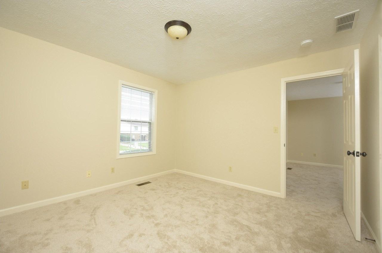 107 Oakmont Ln - Photo 7 of 13