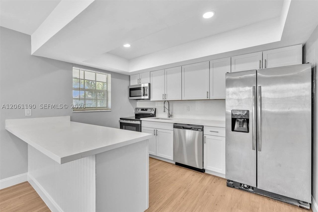 161 Nw 40th St #1 - Photo 7 of 30