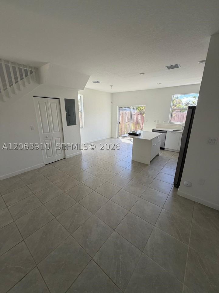 12527 Nw 24th Ave #12527 - Photo 4 of 15