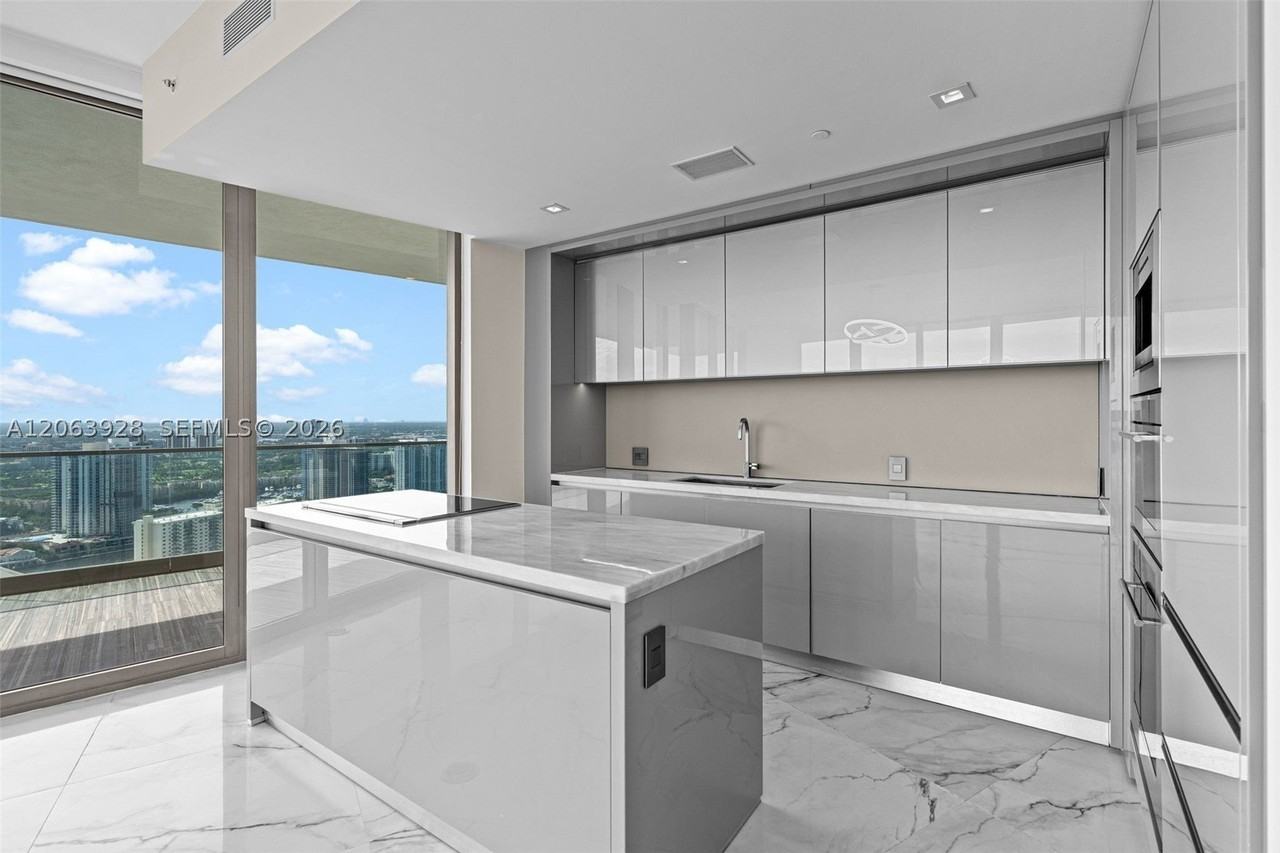 18975 Collins Ave #3605 - Photo 7 of 43