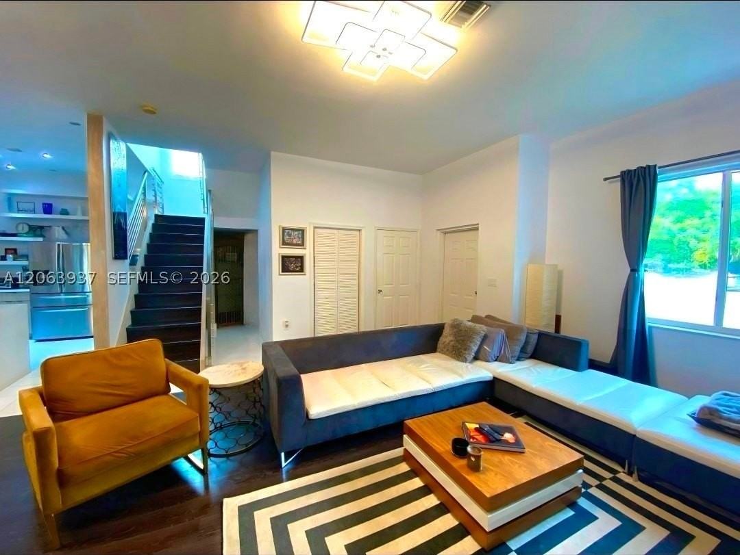 2732 Sw 26th St #2732 - Photo 5 of 31