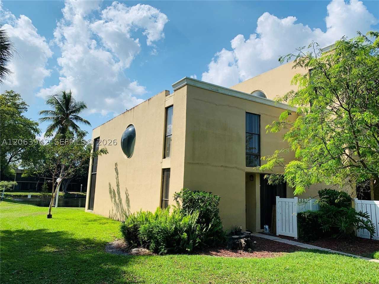 2961 Sw 87th Ave #301