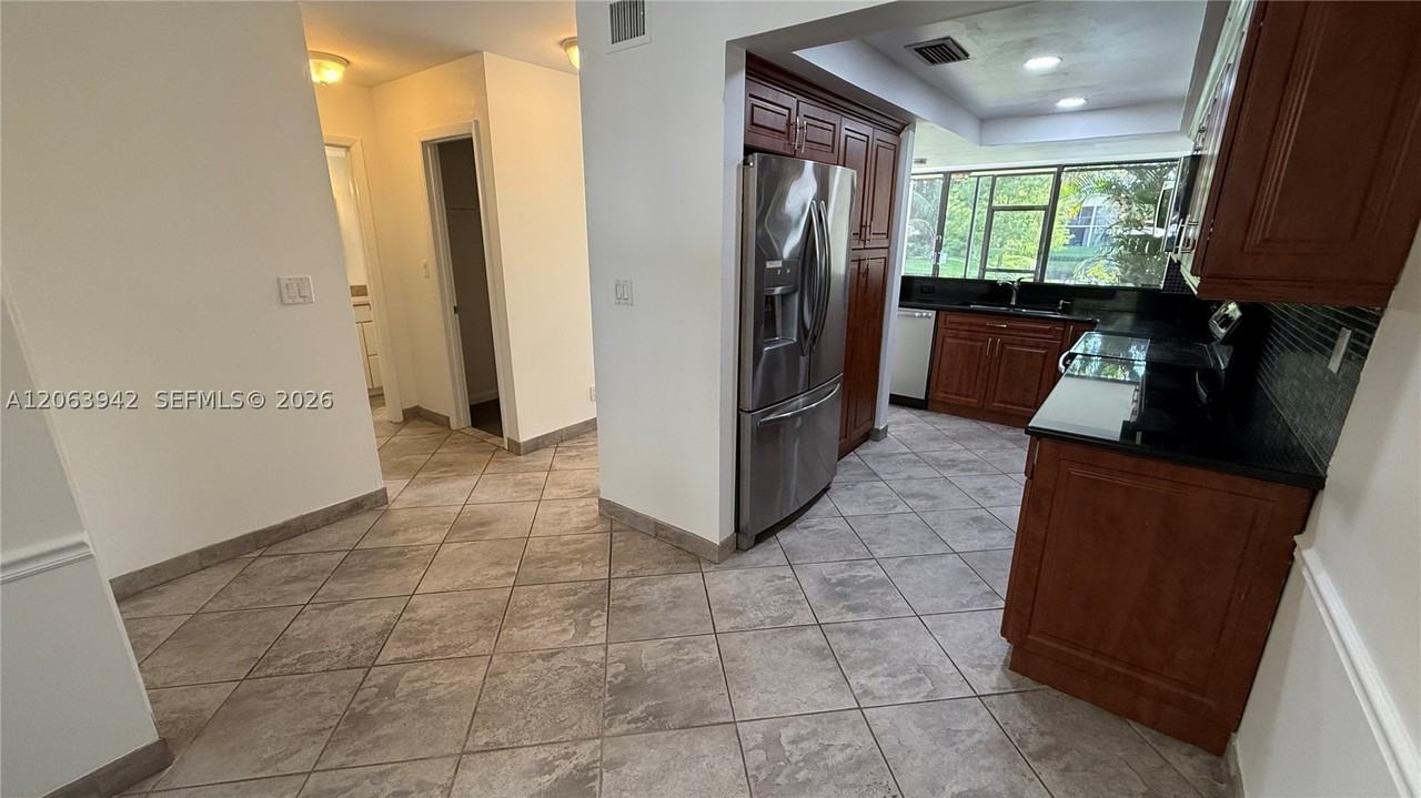 2961 Sw 87th Ave #301 - Photo 4 of 29
