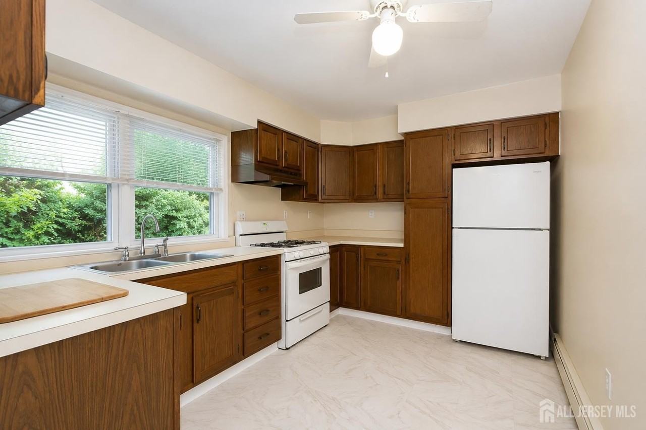 22 Baker Dr - Photo 3 of 9