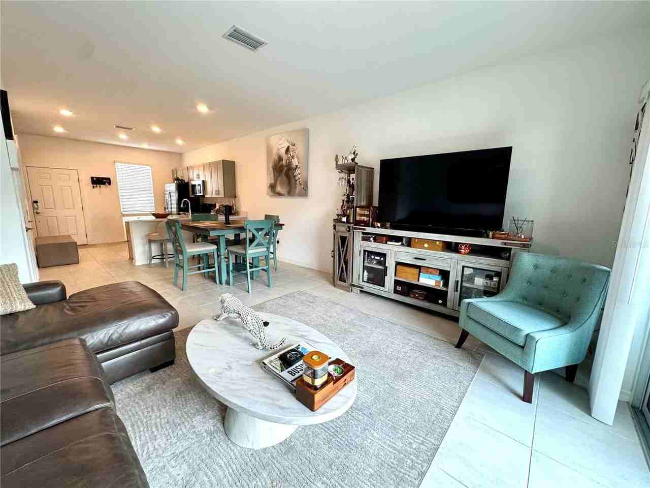 8952 Daybreak St - Photo 3 of 24