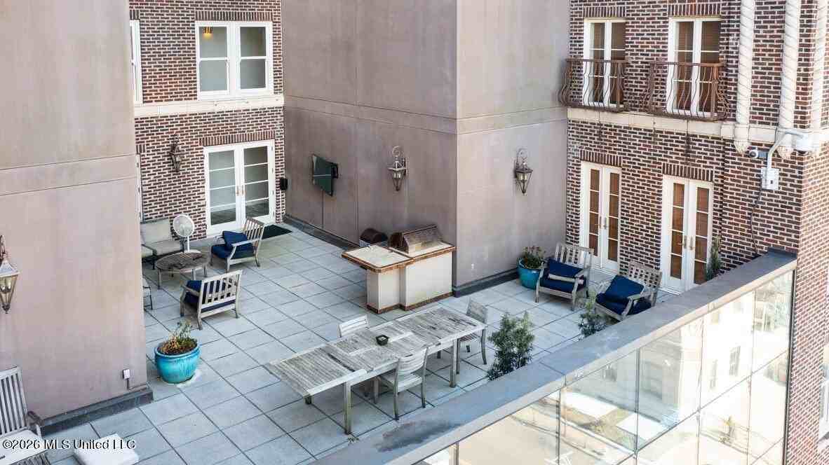 308 E Pearl St Apt 1002 - Photo 3 of 11