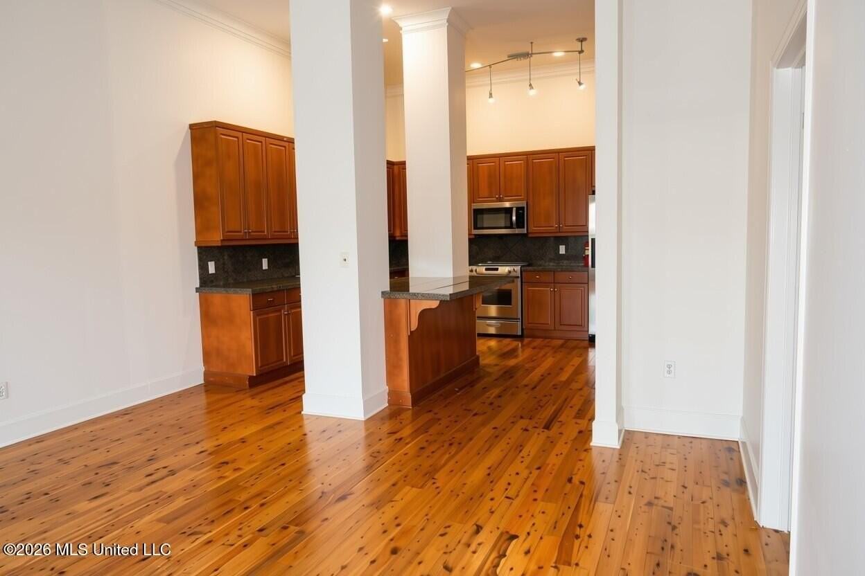 308 E Pearl St Apt 1002 - Photo 5 of 11