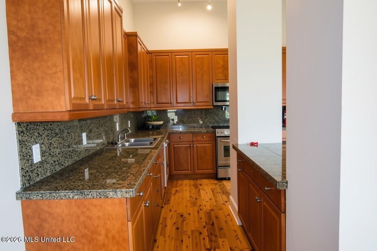 308 E Pearl St Apt 1002 - Photo 7 of 11