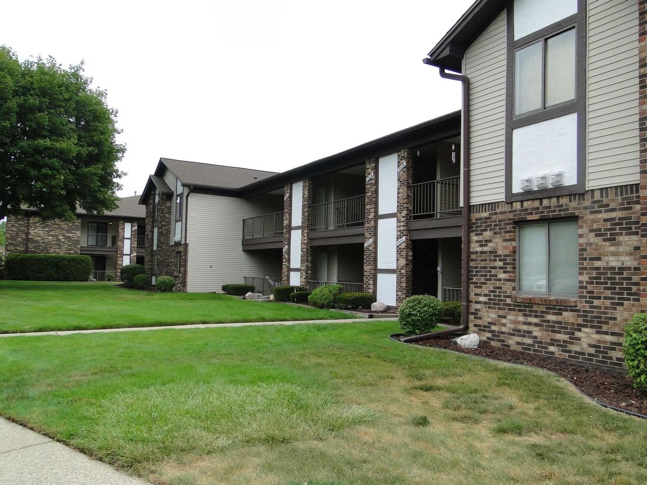 29842 Utica Rd - Photo 4 of 37