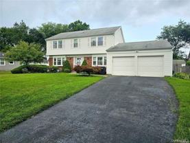 9 Maureen Ln - Photo 1 of 1