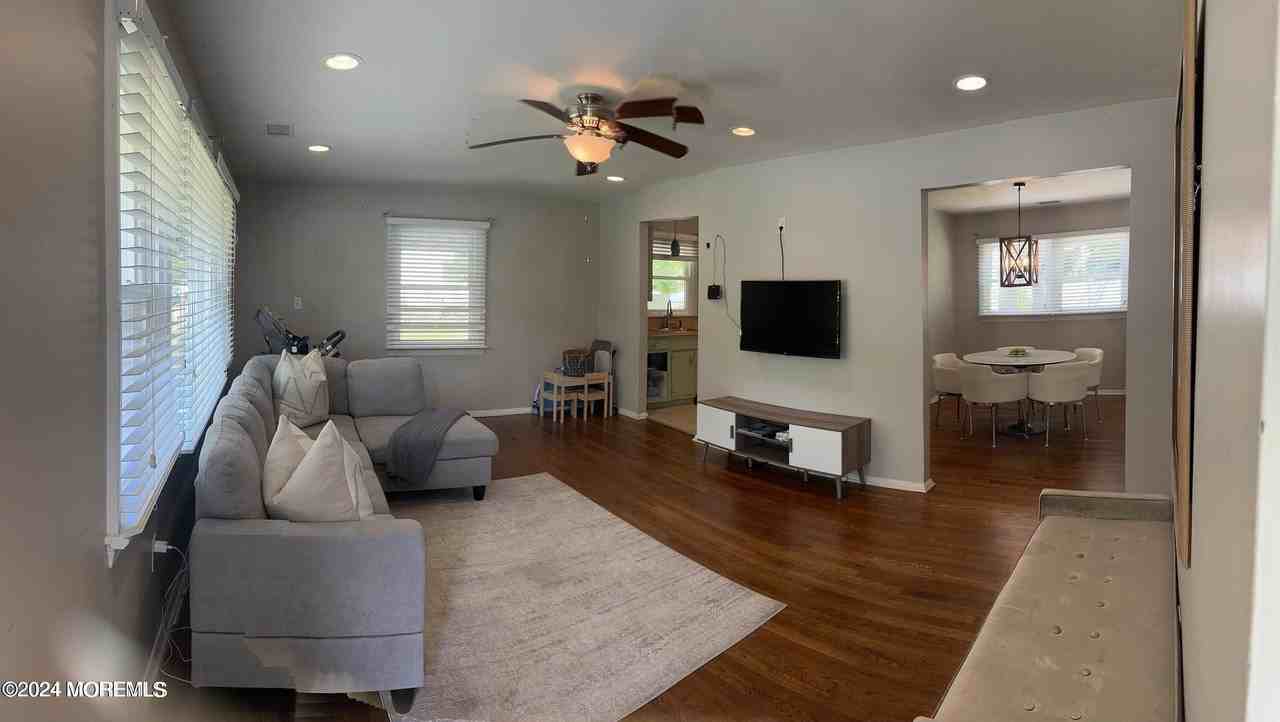 445 Brookside Ave - Photo 3 of 10