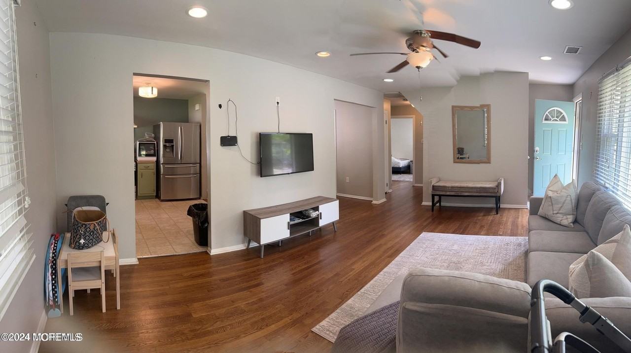 445 Brookside Ave - Photo 5 of 10