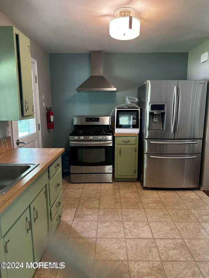 445 Brookside Ave - Photo 7 of 10