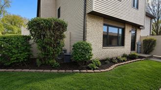 290 E Woodlawn Rd - Photo 1 of 1