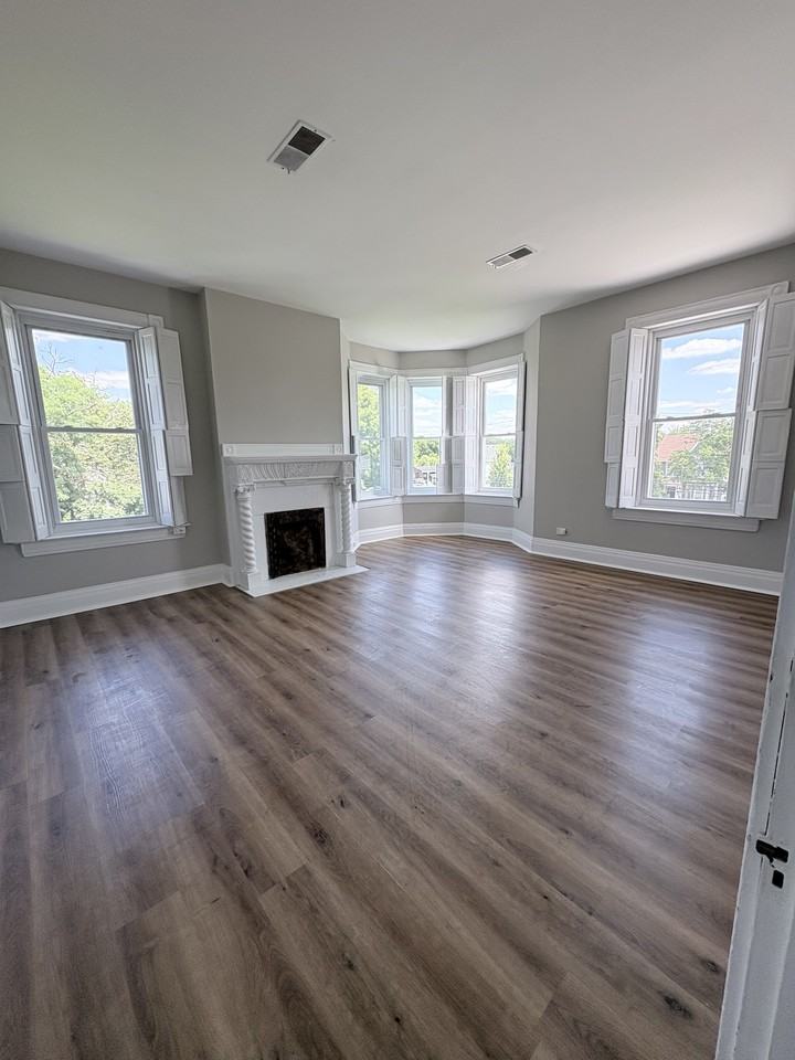 340 S Main St #3 - Photo 3 of 8