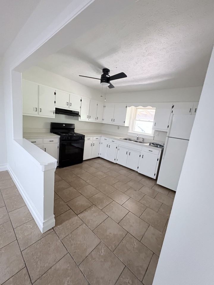 340 S Main St #5 - Photo 2 of 11