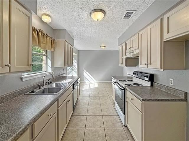 213 Chess Dr - Photo 4 of 12
